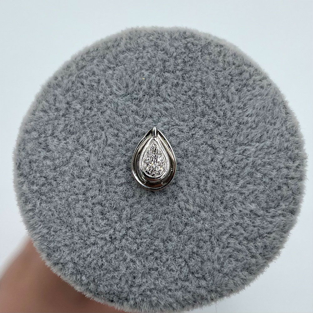 Стильный бриллиантовый кулон — капелька