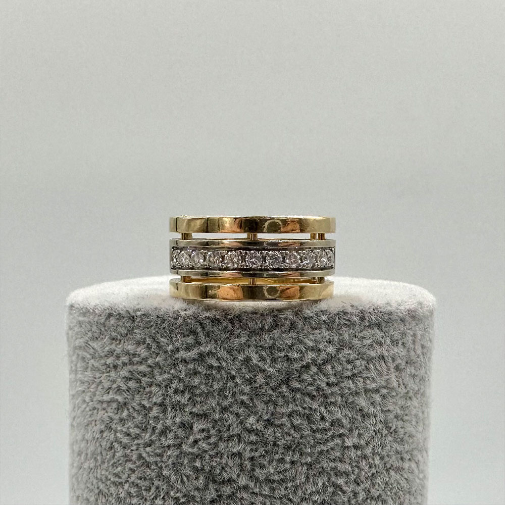 Золотое кольцо с бриллиантами 0.24 карат