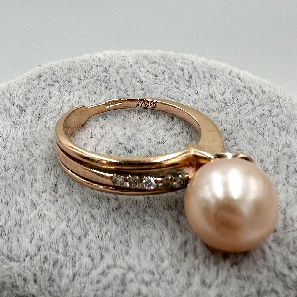 Креативное бриллиантовое кольцо с жемчугом